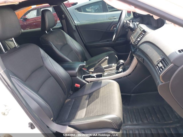 Продажа на аукционе авто 2017 Honda Accord Sport, vin: 1HGCR2F51HA807166, номер лота: 12643968