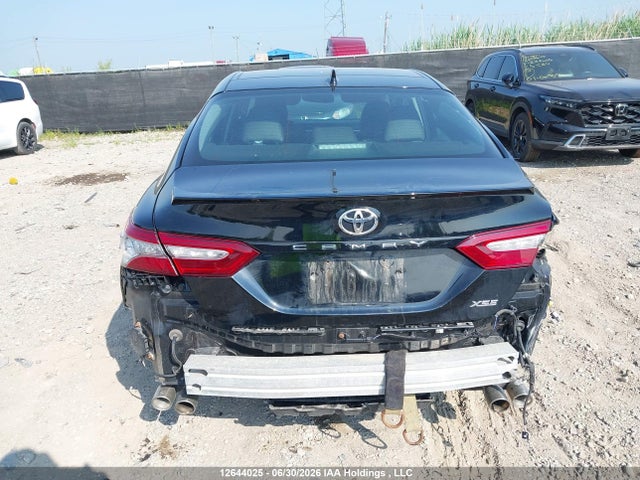12644025 :رقم المزاد ، 4T1B61HKXJU092498 vin ، 2018 Toyota Camry مزاد بيع