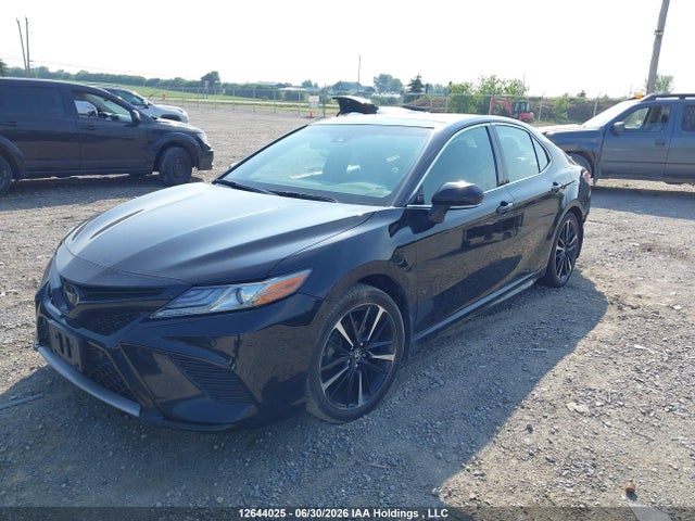 12644025 :رقم المزاد ، 4T1B61HKXJU092498 vin ، 2018 Toyota Camry مزاد بيع