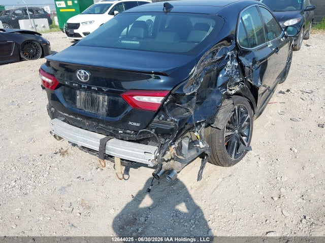 12644025 :رقم المزاد ، 4T1B61HKXJU092498 vin ، 2018 Toyota Camry مزاد بيع