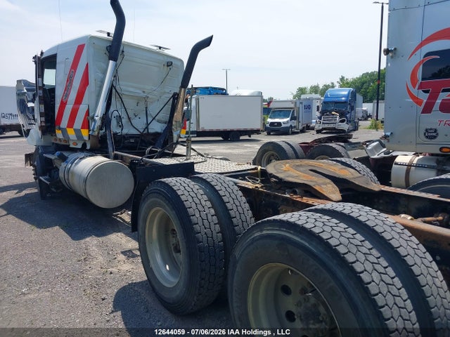 Volvo Vn L 2015 4V4NC9KL8FN183463 Image 3