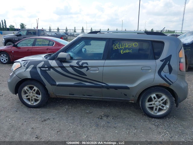 12644090 :رقم المزاد ، KNDJT2A22A7073368 vin ، 2010 Kia Soul +/!/sport مزاد بيع