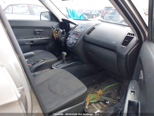 12644090 :رقم المزاد ، KNDJT2A22A7073368 vin ، 2010 Kia Soul +/!/sport مزاد بيع