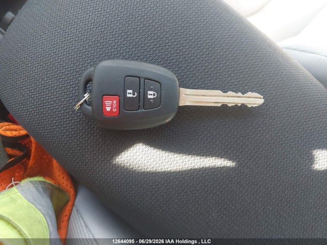 Продажа на аукционе авто 2024 Toyota Corolla Cross L, vin: 7MUAAAAG4RV106972, номер лота: 12644095