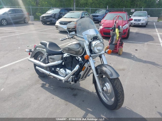 12644097 :رقم المزاد ، 1HFSC43256A600137 vin ، 2006 Honda Vt1100 C2d مزاد بيع