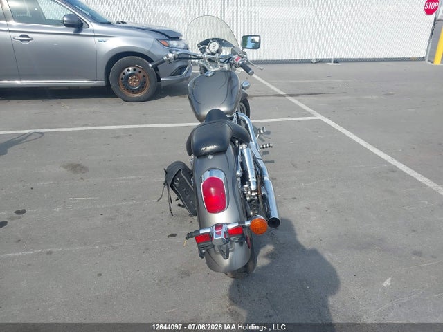 12644097 :رقم المزاد ، 1HFSC43256A600137 vin ، 2006 Honda Vt1100 C2d مزاد بيع