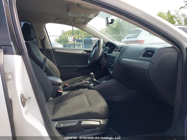 2015 Volkswagen Jetta 1.8 Tsi Comfortline/1.8 Tsi Trendline+ მანქანა იყიდება აუქციონზე, vin: 3VWB07AJ1FM412648, აუქციონის ნომერი: 12644105