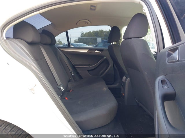 2015 Volkswagen Jetta 1.8 Tsi Comfortline/1.8 Tsi Trendline+ მანქანა იყიდება აუქციონზე, vin: 3VWB07AJ1FM412648, აუქციონის ნომერი: 12644105