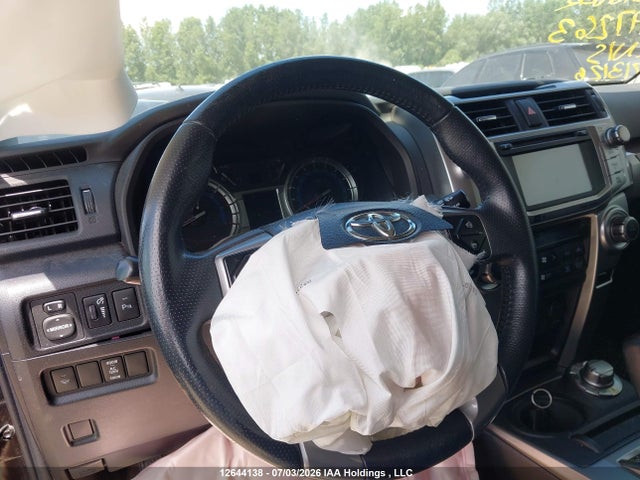 Toyota 4RUNNER SR5 2018 JTEBU5JR5J5497263 Image 18