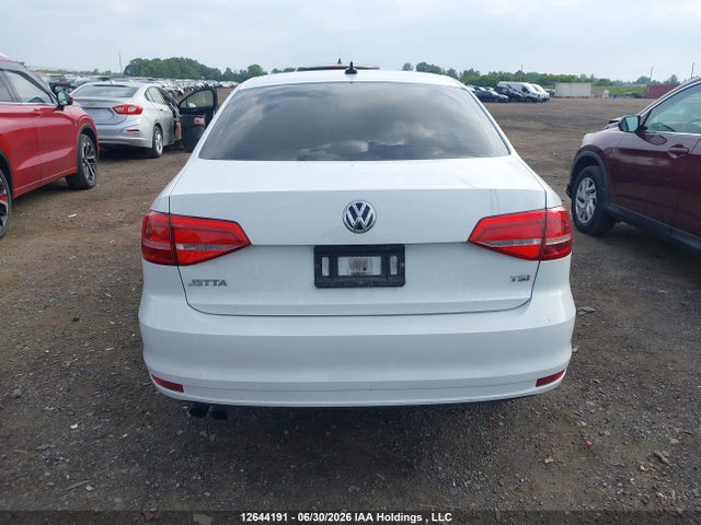 12644191 :رقم المزاد ، 3VWD07AJ7FM226962 vin ، 2015 Volkswagen Jetta 1.8 Tsi Comfortline/1.8 Tsi Trendline+ مزاد بيع