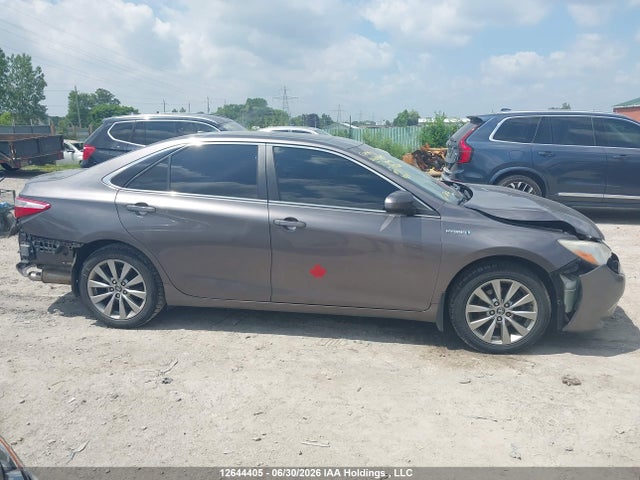 2015 Toyota Camry Hybrid/le/xle/se მანქანა იყიდება აუქციონზე, vin: 4T1BD1FK2FU145629, აუქციონის ნომერი: 12644405