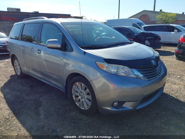 12644469 :رقم المزاد ، 5TDYK3DC1BS165316 vin ، 2011 Toyota Sienna Xle 7 Passenger مزاد بيع