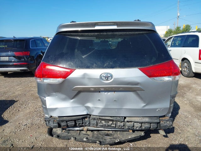 2011 Toyota Sienna Xle 7 Passenger მანქანა იყიდება აუქციონზე, vin: 5TDYK3DC1BS165316, აუქციონის ნომერი: 12644469