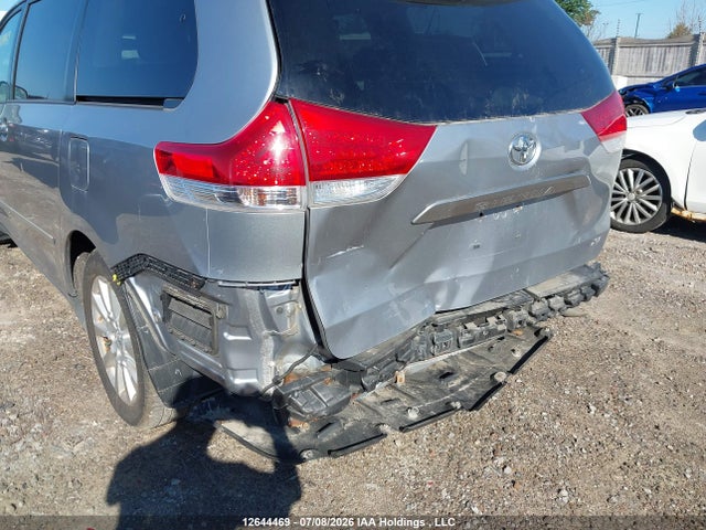2011 Toyota Sienna Xle 7 Passenger მანქანა იყიდება აუქციონზე, vin: 5TDYK3DC1BS165316, აუქციონის ნომერი: 12644469
