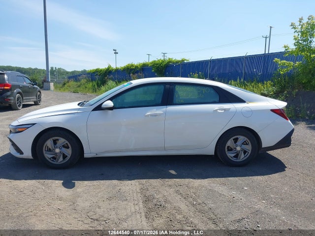 KMHLM4DGXRU825366 Hyundai Elantra Essential