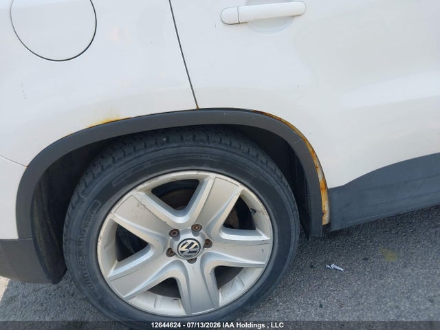 2011 Volkswagen Tiguan S/se/sel მანქანა იყიდება აუქციონზე, vin: WVGBV7AXXBW557556, აუქციონის ნომერი: 12644624