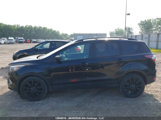 12645015 :رقم المزاد ، 1FMCU0G96HUD80290 vin ، 2017 Ford Escape مزاد بيع