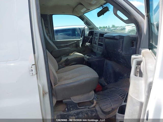 GMC Savana 2500 Work Van 2020 1GTW7AFPXL1163754 Image 5