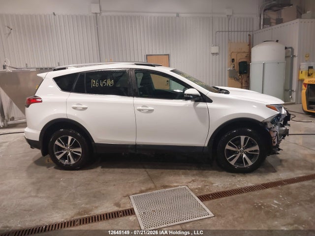 2T3RFREV0JW770811 Toyota Rav4 Adventure/xle