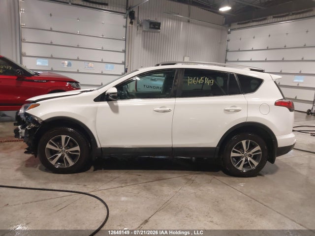 2T3RFREV0JW770811 Toyota Rav4 Adventure/xle