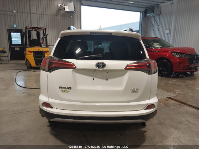 2T3RFREV0JW770811 Toyota Rav4 Adventure/xle