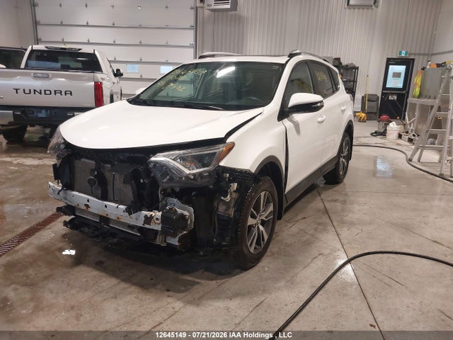2T3RFREV0JW770811 Toyota Rav4 Adventure/xle
