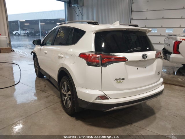 2T3RFREV0JW770811 Toyota Rav4 Adventure/xle