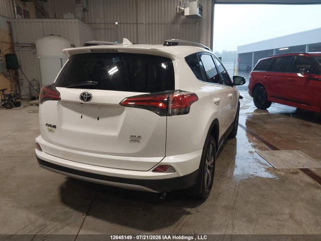 2T3RFREV0JW770811 Toyota Rav4 Adventure/xle
