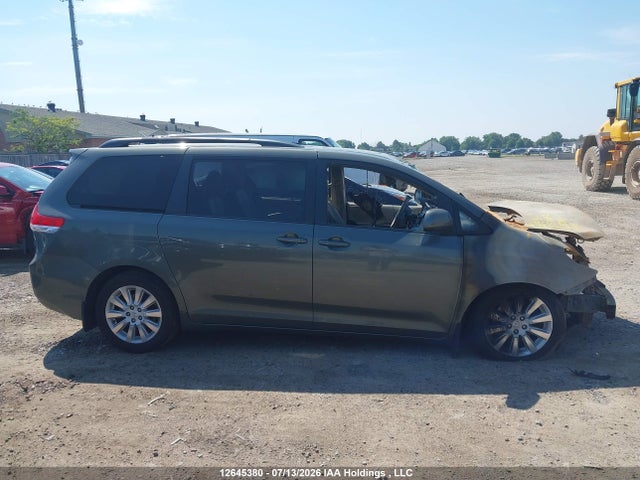 12645380 :رقم المزاد ، 5TDYK3DC7DS333401 vin ، 2013 Toyota Sienna Xle V6 مزاد بيع