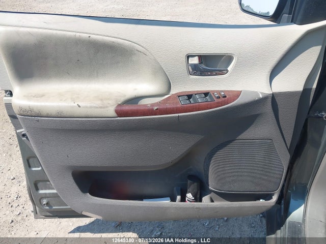 12645380 :رقم المزاد ، 5TDYK3DC7DS333401 vin ، 2013 Toyota Sienna Xle V6 مزاد بيع