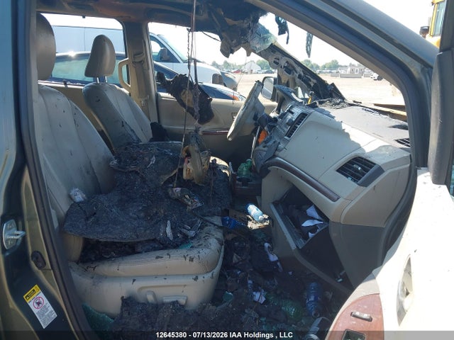 12645380 :رقم المزاد ، 5TDYK3DC7DS333401 vin ، 2013 Toyota Sienna Xle V6 مزاد بيع