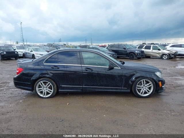 2014 Mercedes-benz C 300 4matic მანქანა იყიდება აუქციონზე, vin: WDDGF8AB5EG209105, აუქციონის ნომერი: 12645390