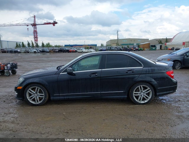 2014 Mercedes-benz C 300 4matic მანქანა იყიდება აუქციონზე, vin: WDDGF8AB5EG209105, აუქციონის ნომერი: 12645390