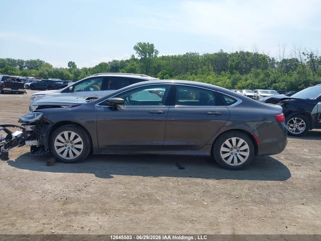 1C3CCCFB6FN755524 Chrysler 200 LX