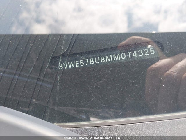 3VWE57BU8MM014325 Volkswagen Jetta Highline