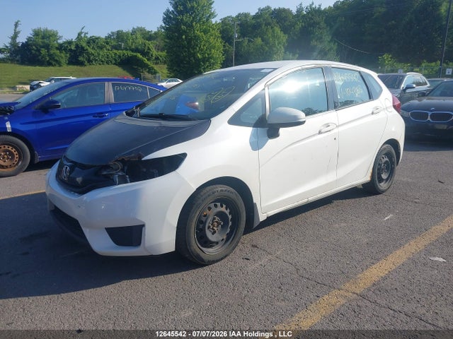 Honda Fit 2016 3HGGK5H58GM104265 Image 2