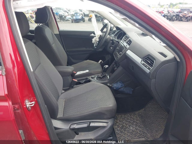 3VV0B7AX4JM077856 Volkswagen TIGUAN S