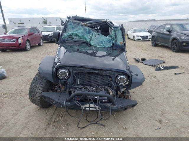 1C4BJWDGXGL153641 Jeep Wrangler Unlimited Sport
