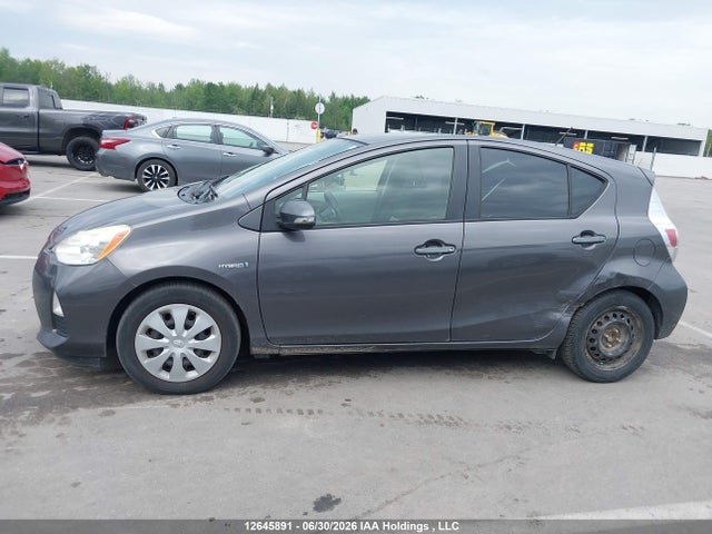 Toyota PRIUS C 2014 JTDKDTB3XE1565217 Image 15