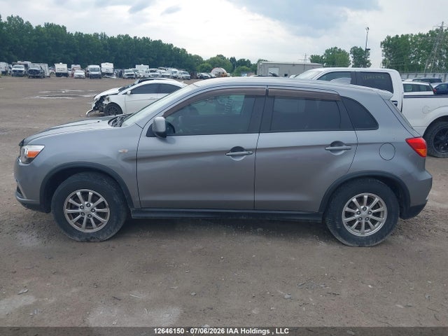 JA4AJ3AUXJZ604960 Mitsubishi RVR SE