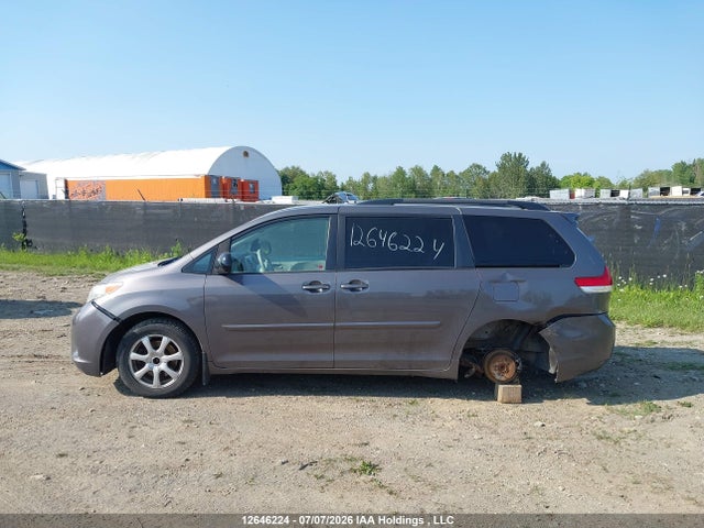 Aukcja sprzedaży 2014 Toyota Sienna Le, vin: 5TDKK3DC2ES522528, numer aukcji: 12646224