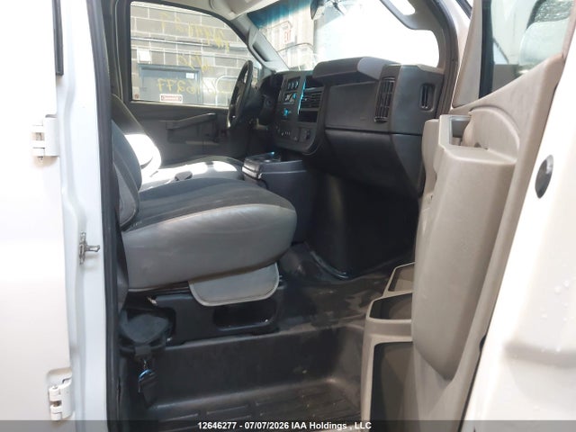 GMC Savana G2500 2021 1GTW7AF72M1231322 Image 5