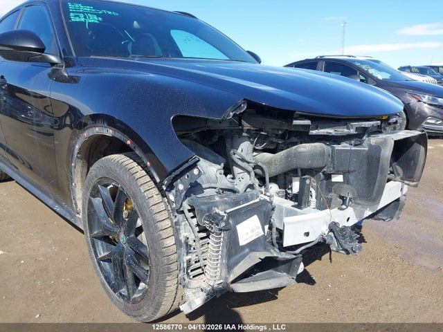 2018 Alfa Romeo Stelvio Ti Sport მანქანა იყიდება აუქციონზე, vin: ZASFAKNN8J7C04486, აუქციონის ნომერი: 12586770
