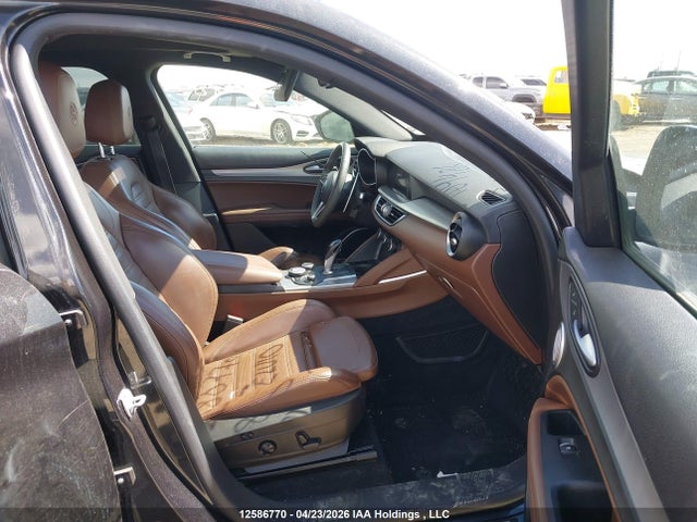 2018 Alfa Romeo Stelvio Ti Sport მანქანა იყიდება აუქციონზე, vin: ZASFAKNN8J7C04486, აუქციონის ნომერი: 12586770