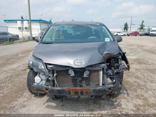 2014 Toyota Sienna Sport მანქანა იყიდება აუქციონზე, vin: 5TDXK3DC4ES520334, აუქციონის ნომერი: 12646602
