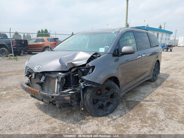 2014 Toyota Sienna Sport მანქანა იყიდება აუქციონზე, vin: 5TDXK3DC4ES520334, აუქციონის ნომერი: 12646602