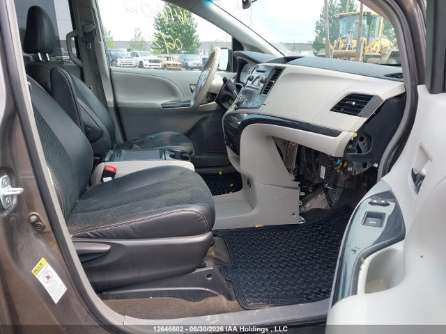 2014 Toyota Sienna Sport მანქანა იყიდება აუქციონზე, vin: 5TDXK3DC4ES520334, აუქციონის ნომერი: 12646602