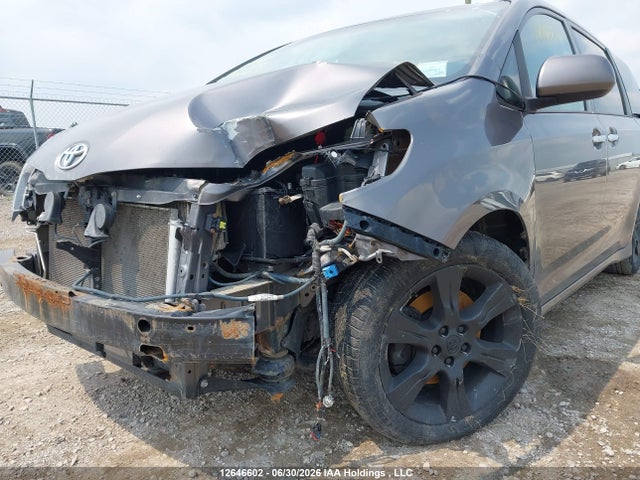 2014 Toyota Sienna Sport მანქანა იყიდება აუქციონზე, vin: 5TDXK3DC4ES520334, აუქციონის ნომერი: 12646602
