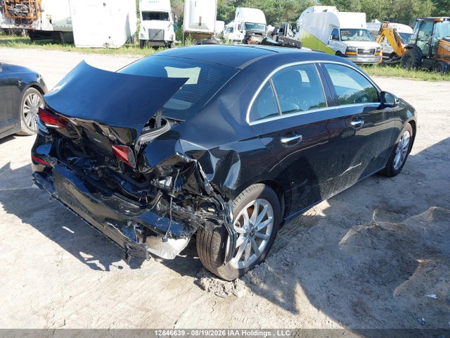 W1K3G4FB6NJ361684 Mercedes-Benz A 220 4matic