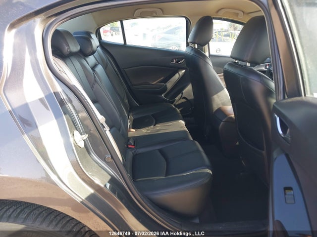 3MZBN1T73JM224349 Mazda 3 SE